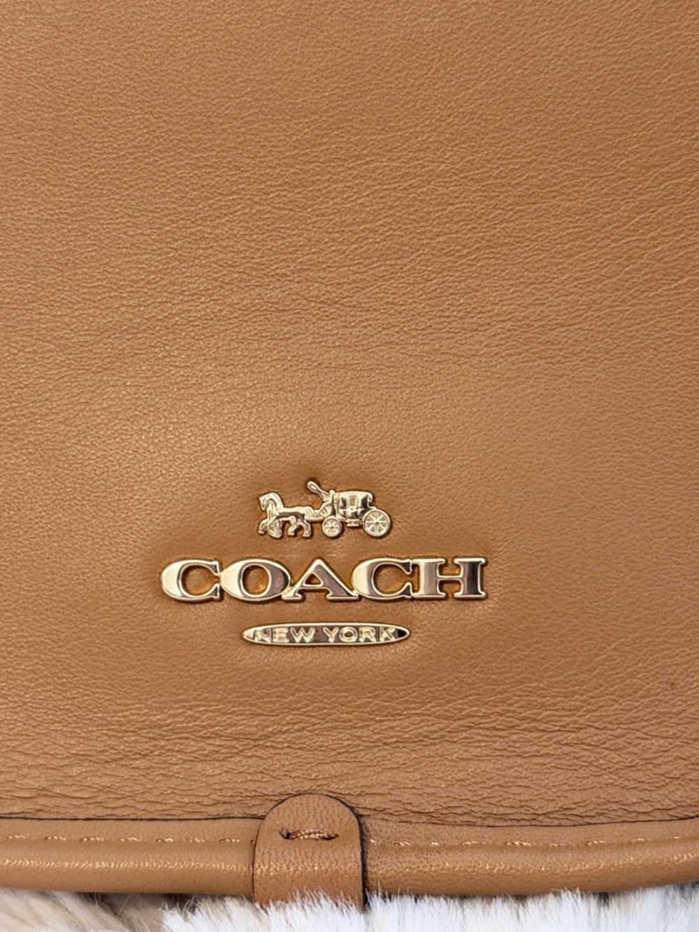 Coach Tan Leather Round Canteen Crossbody Bag EUC - Picture 4 of 14